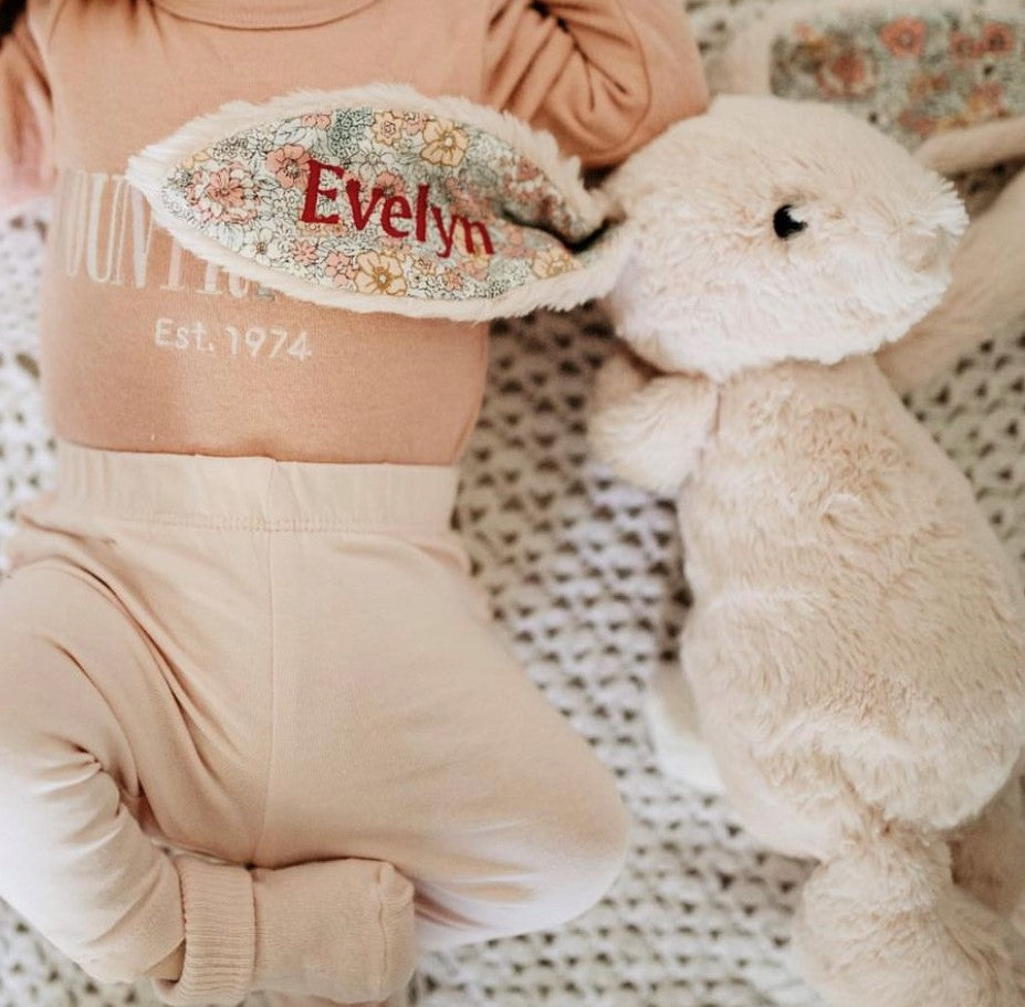 Evelyn-and-her-personalised-jellycat-bunny