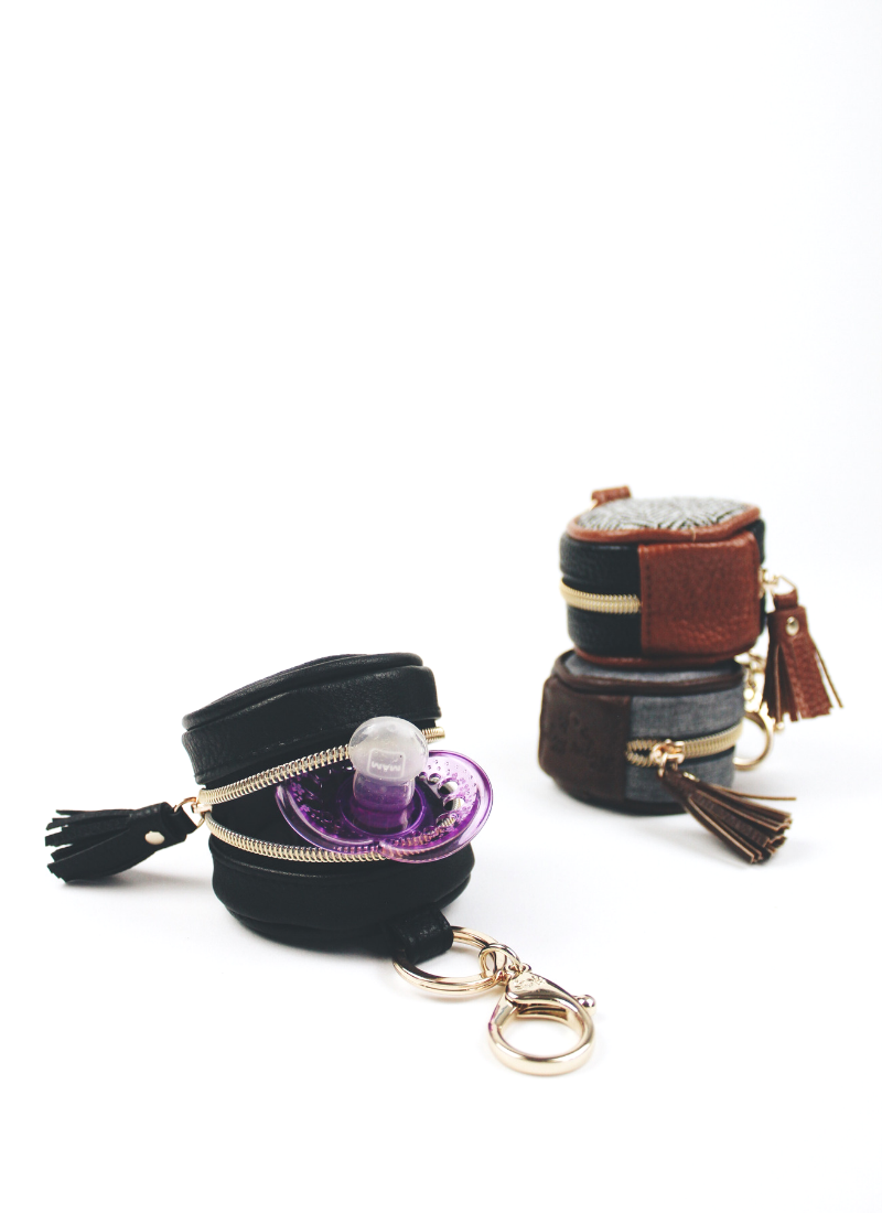 Dummy Pod Charm | Itzy Ritzy