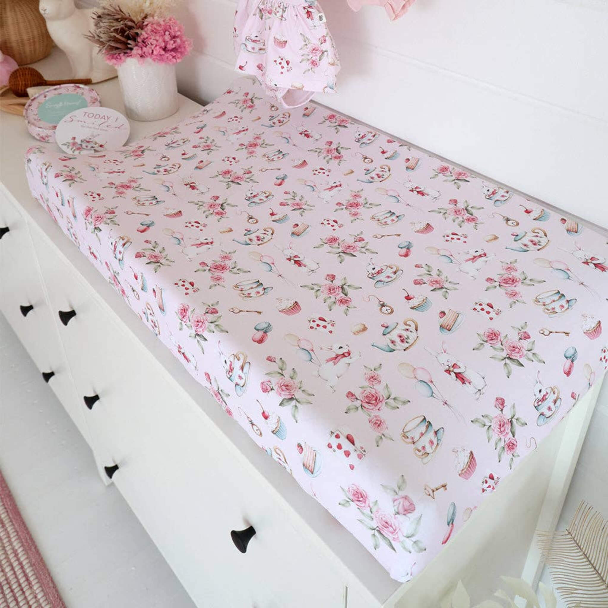 Bassinet Sheet / Change Pad Cover Alice’s Tea Party