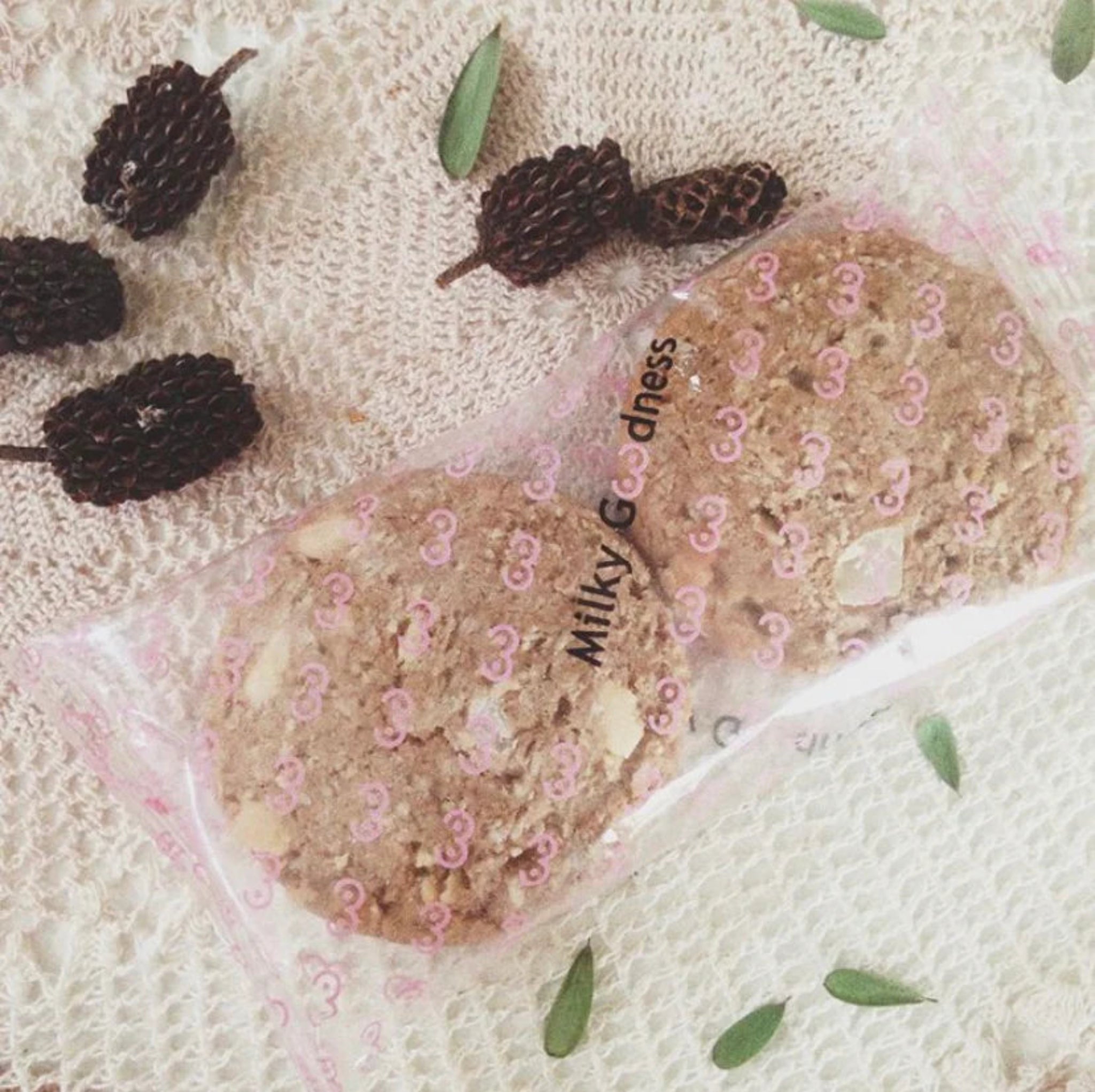 White Choc chip & Macadamia lactation cookies-Milky Goodness
